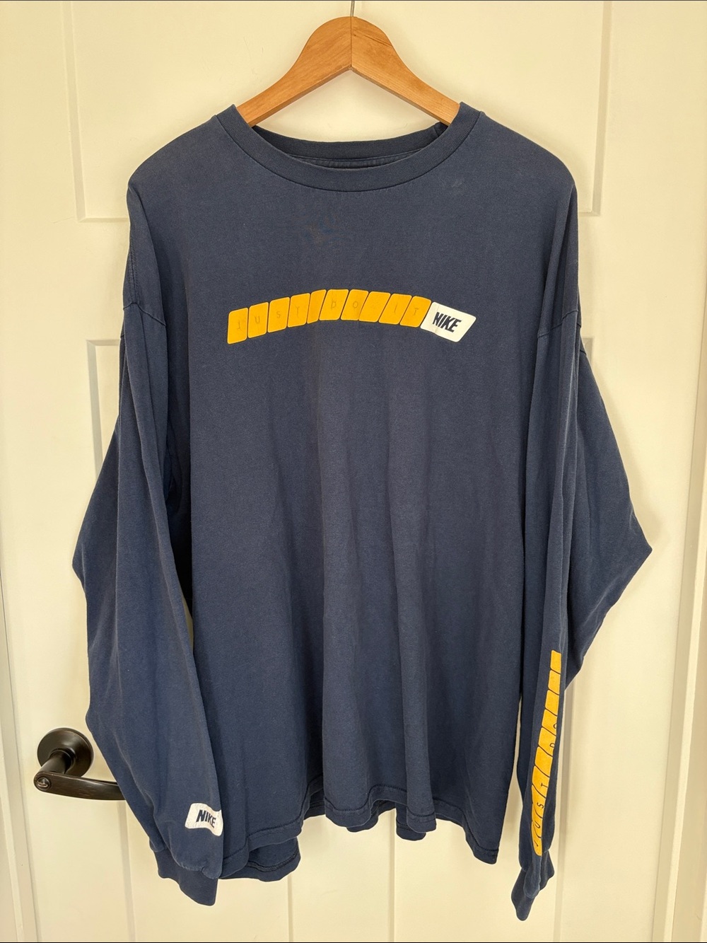 100% cotton vintage nike Long Sleeve Tee